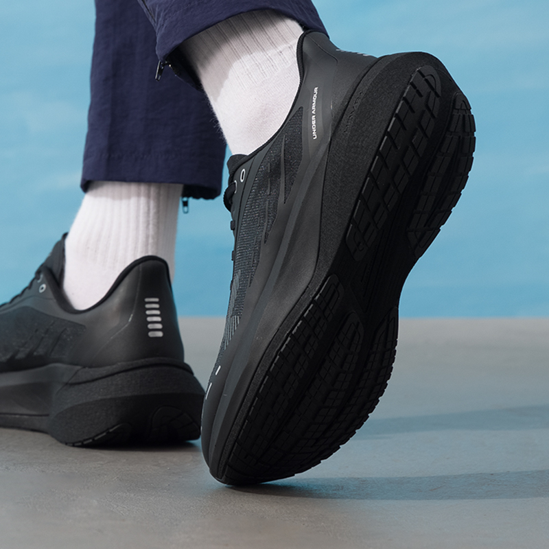 Under Armour Men's Sports Shoe - đánh giá và giá Men Shoes Under Armour