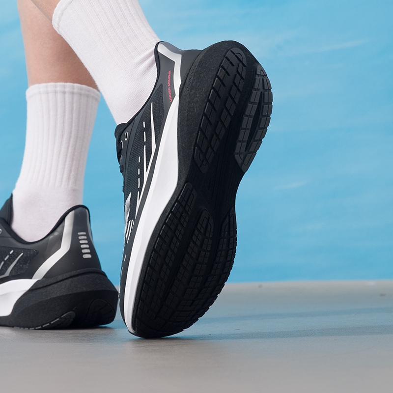 Under Armour Men's Sports Shoe - đánh giá và giá Men Shoes Under Armour